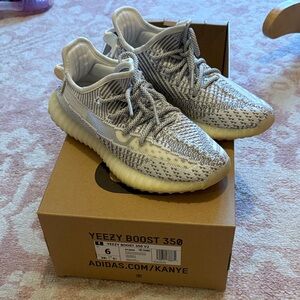 Adidas Yeezy Boost 350 V2 Kids Sneakers - Gray and Cream